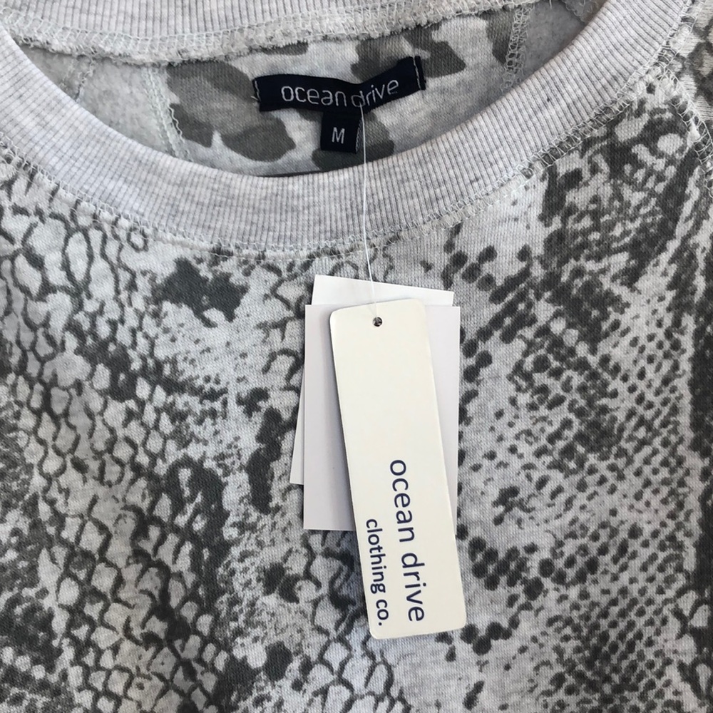 Reptile Cropped Sweatshirt, NWT! - Picture 2 of 4
